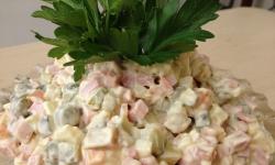 Новорічний салат «Олів'є» – свято починається з частування Як приготувати новорічний салат «Олів'є»